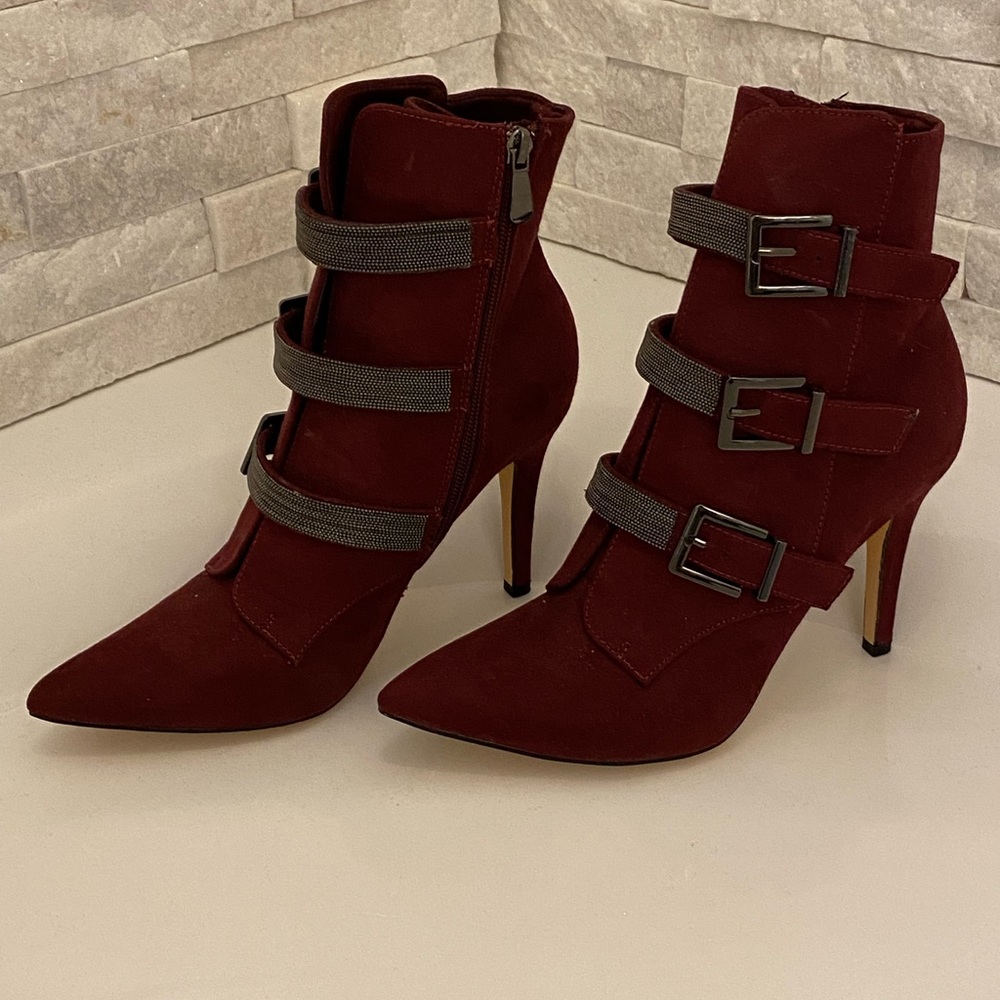 VENUS - Brand NEW Maroon faux suede boots - size 8.5
